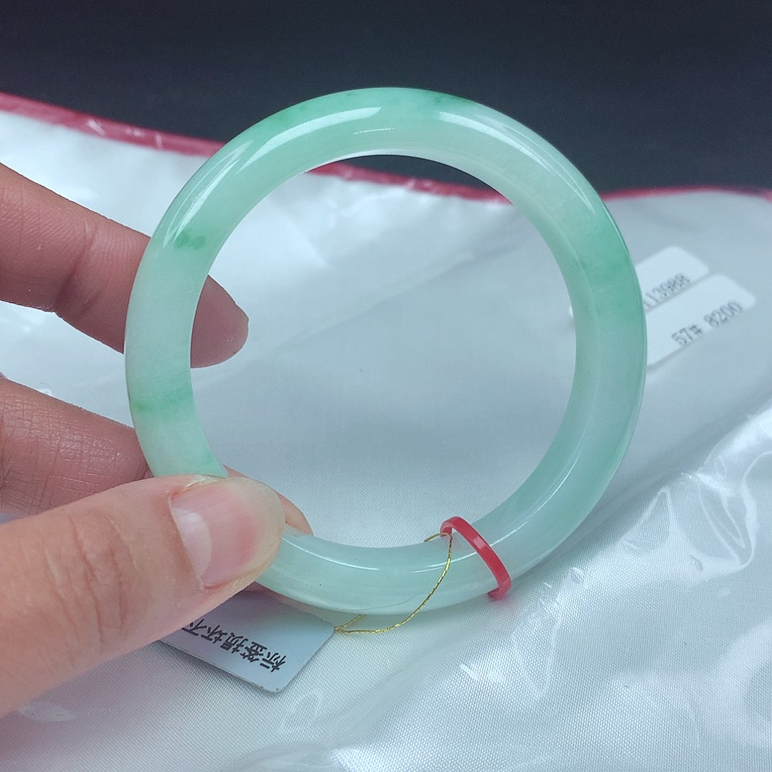 翡翠手镯未镶嵌57圈988