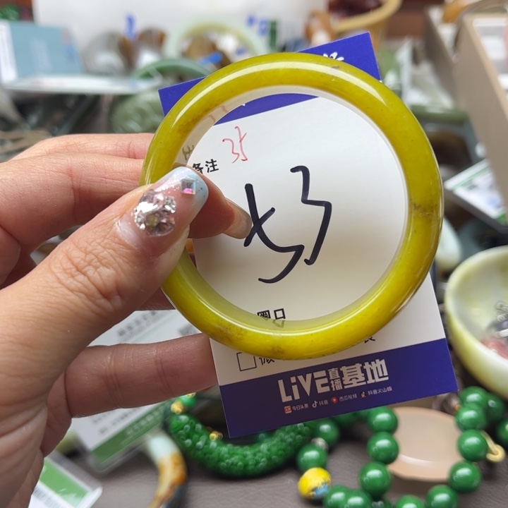 石英质玉手镯未镶嵌