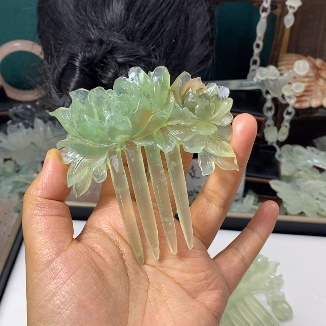 梁***玉蛇纹石玉未镶嵌发饰