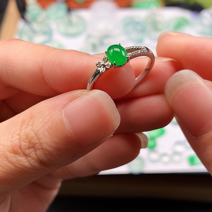 翡翠吊坠(不含链)18K金镶嵌戒子