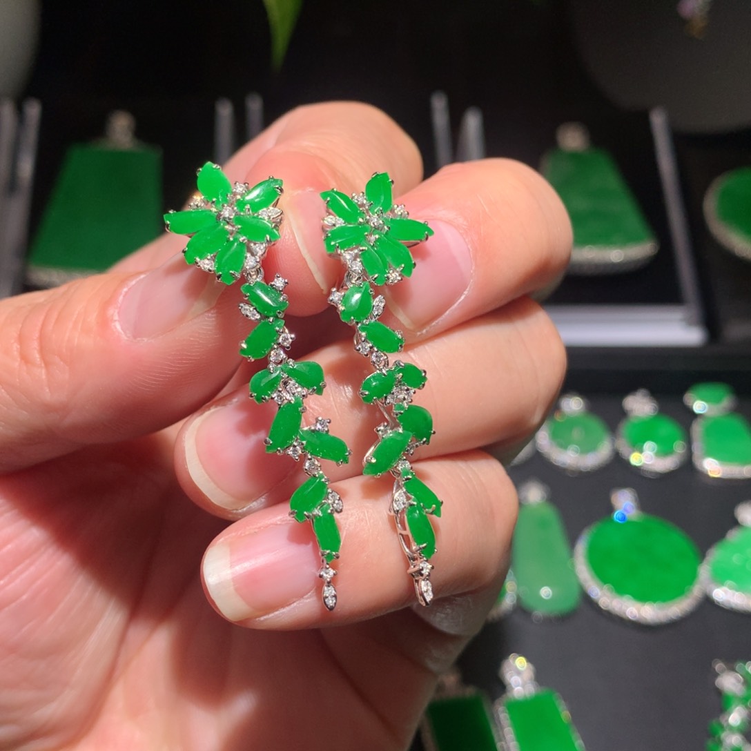 翡翠颈饰18K金镶嵌翡翠