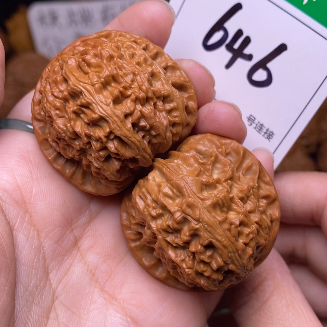 把件文玩核桃646三角白狮子头3.9