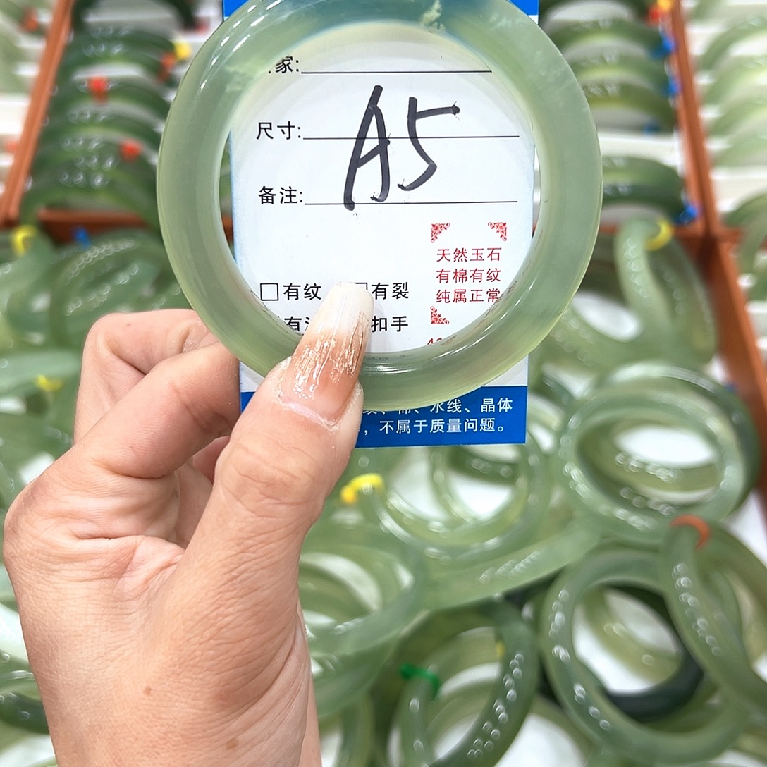 地****蛇纹石玉未镶嵌手镯