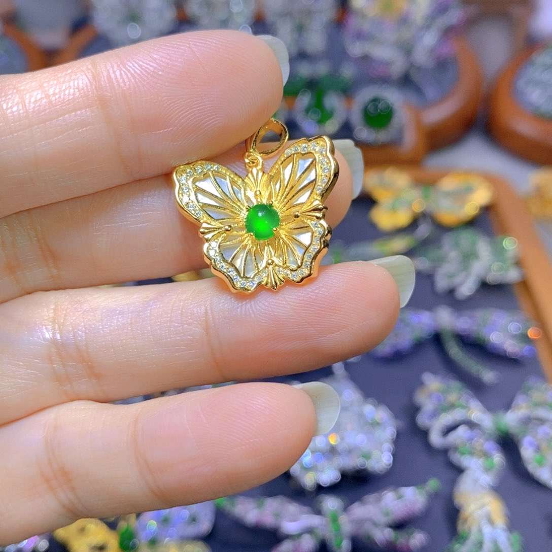 翡翠颈饰银S925镶嵌天然翡翠