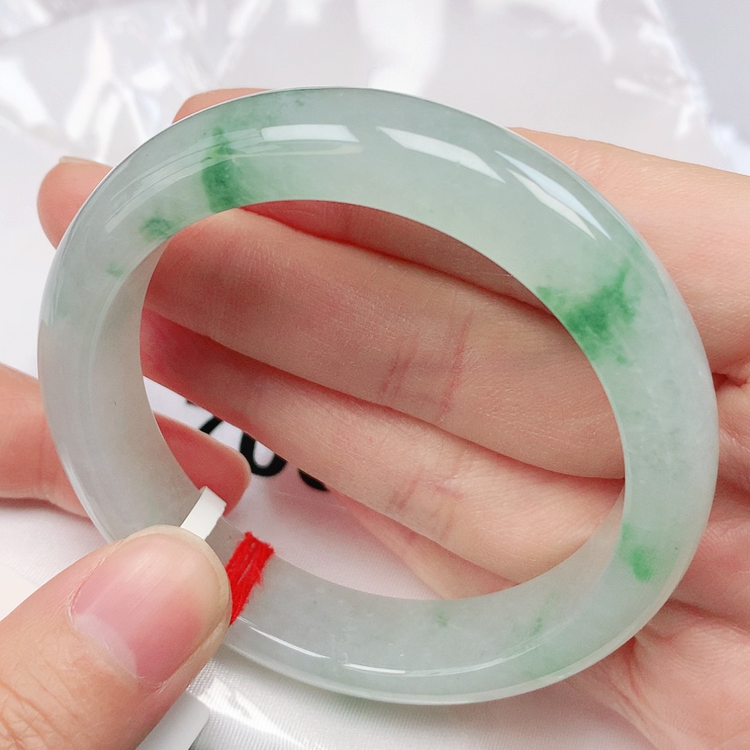 翡翠手镯未镶嵌抖音703