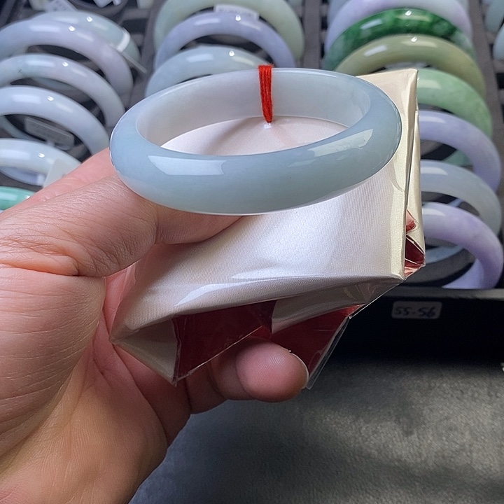 翡翠未镶嵌手镯4、正