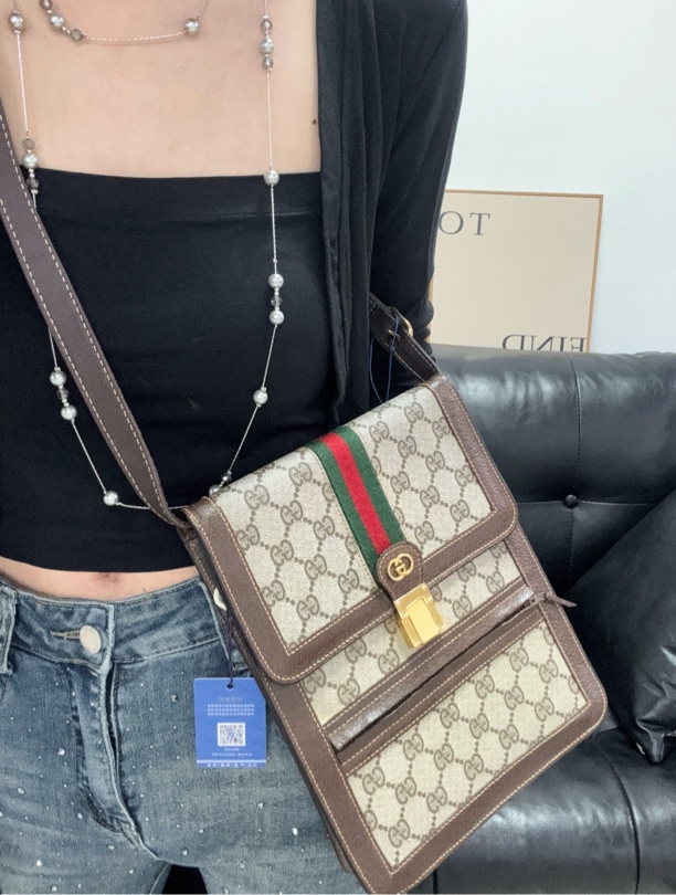 95新 GUCCI/古驰 红绿金标斜挎琴谱包/秋境 05523