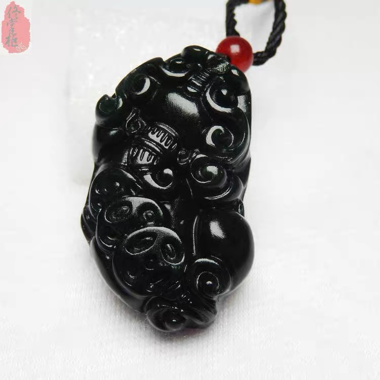 精品和田玉青玉黑青雕刻:貔貅！