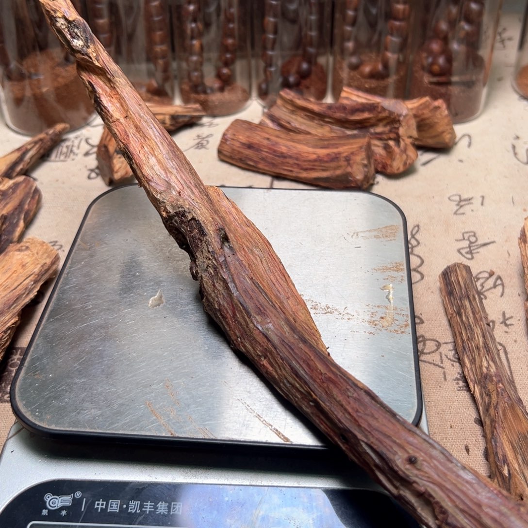 白***甲降真香海南十亩香倒架留疤老料92克