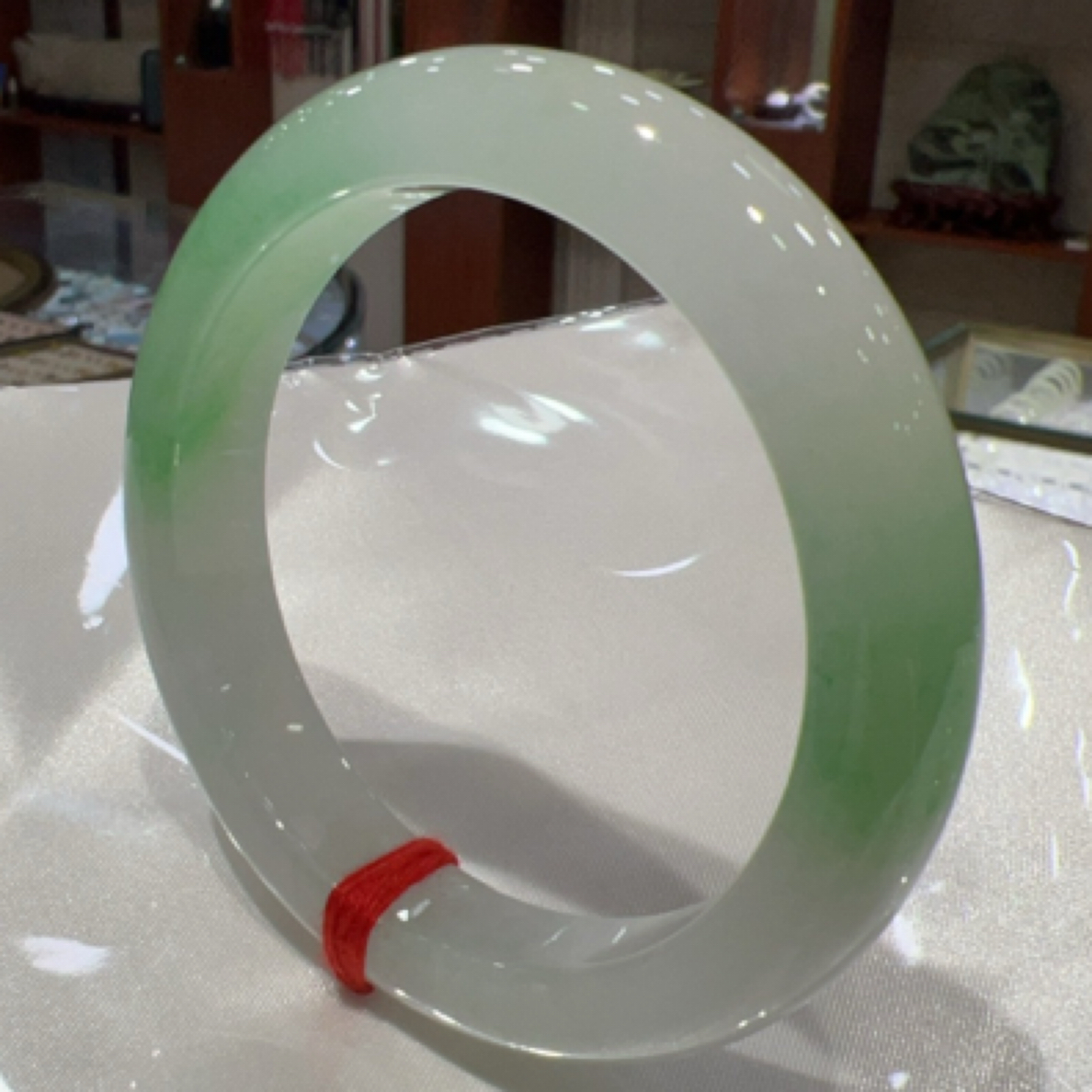 天然A货翡翠手镯，冰种金丝阳绿，圈口55-56