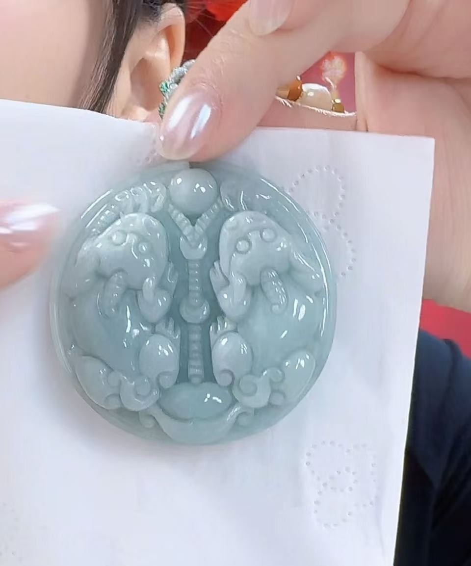 天然翡翠A货双貔貅（多样性发货发其一）宽28-32厚9-11送绳