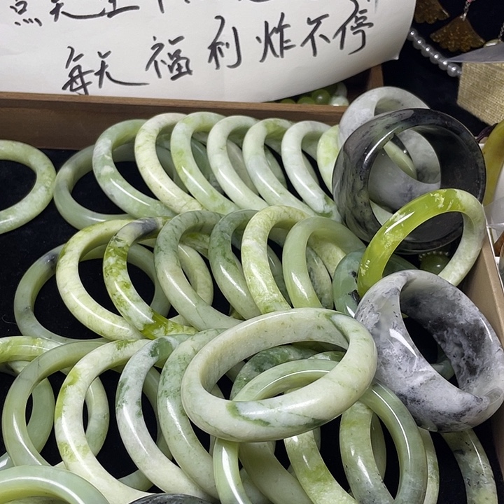 *****蛇纹石玉未镶嵌手镯