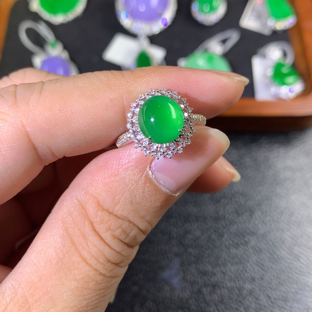 翡翠18K金镶嵌戒指翡翠