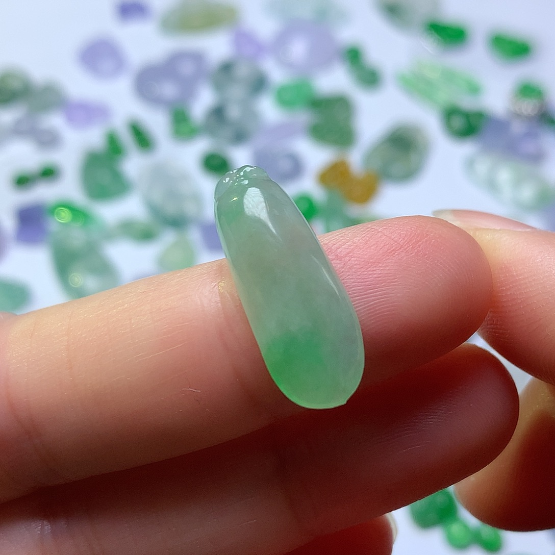 翡翠未镶嵌颈饰瓜