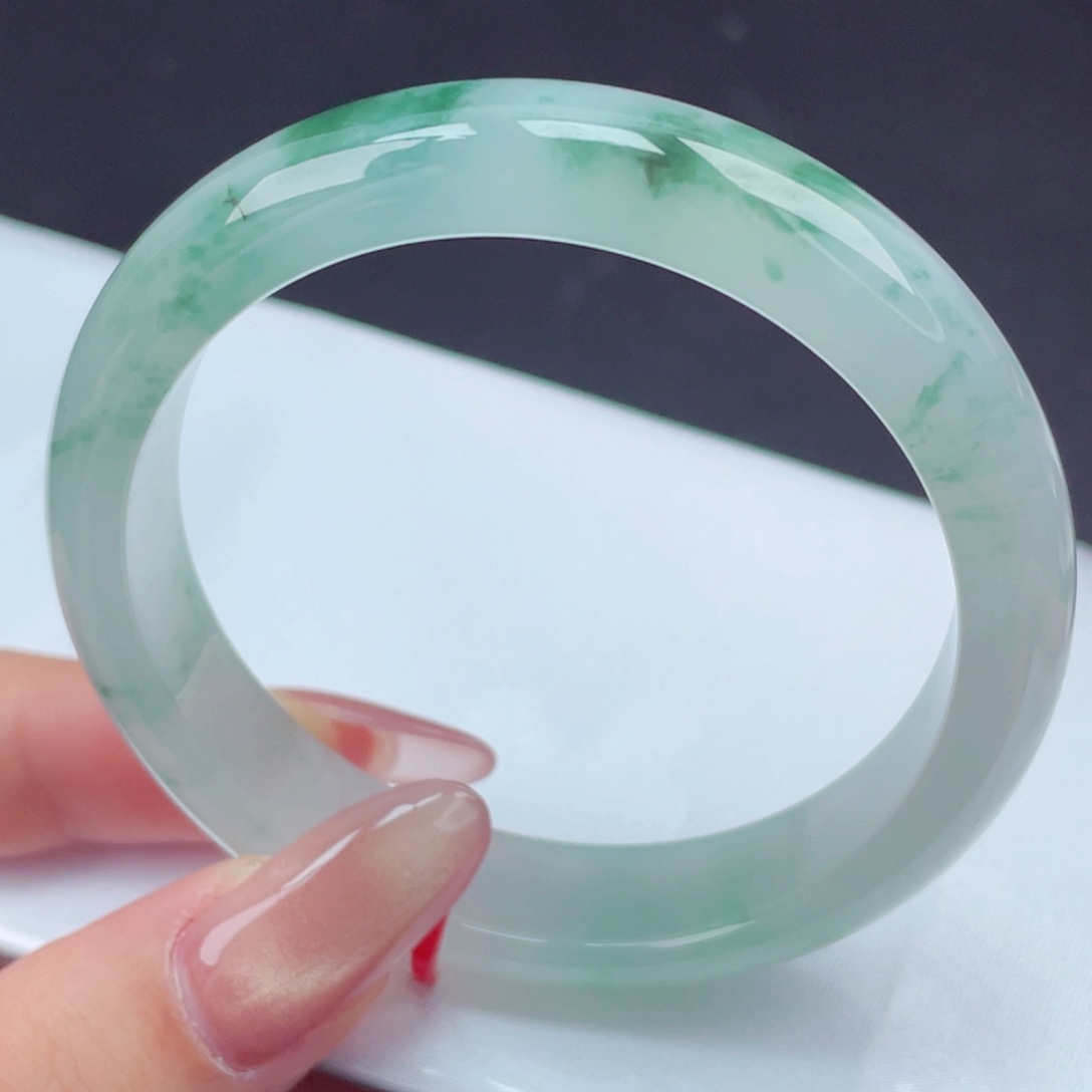 翡翠手镯未镶嵌54圈口