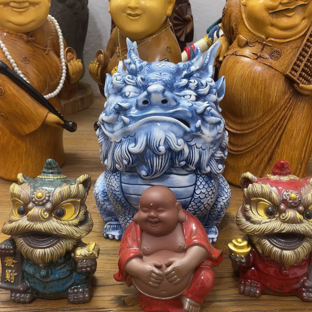 大貔貅+醒狮一对+红色弥勒+花梨木底座