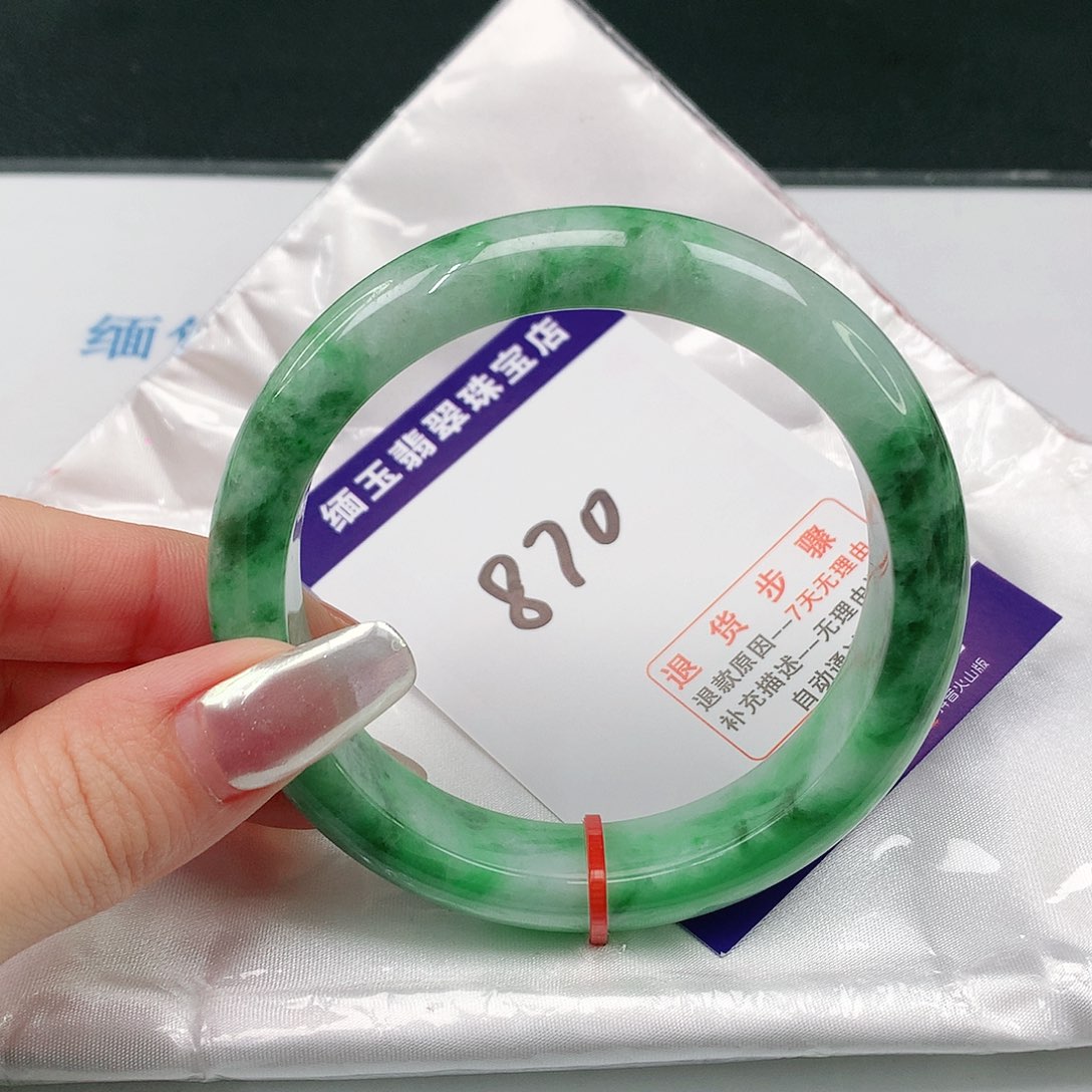 翡翠手镯未镶嵌翡翠手镯