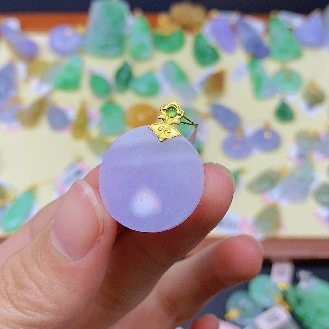 翡翠颈饰18K金镶嵌翡翠