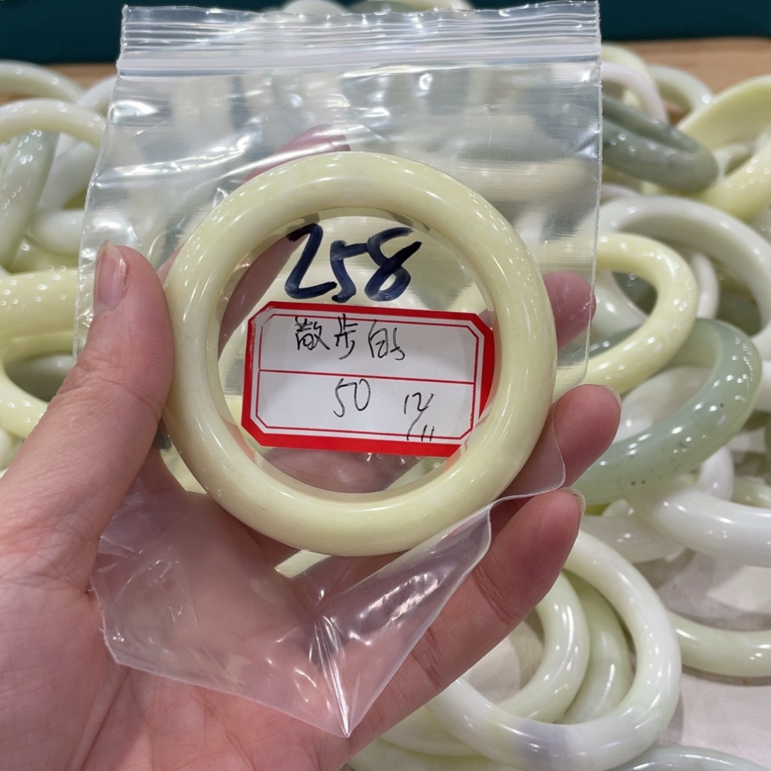 散****蛇纹石玉未镶嵌手镯