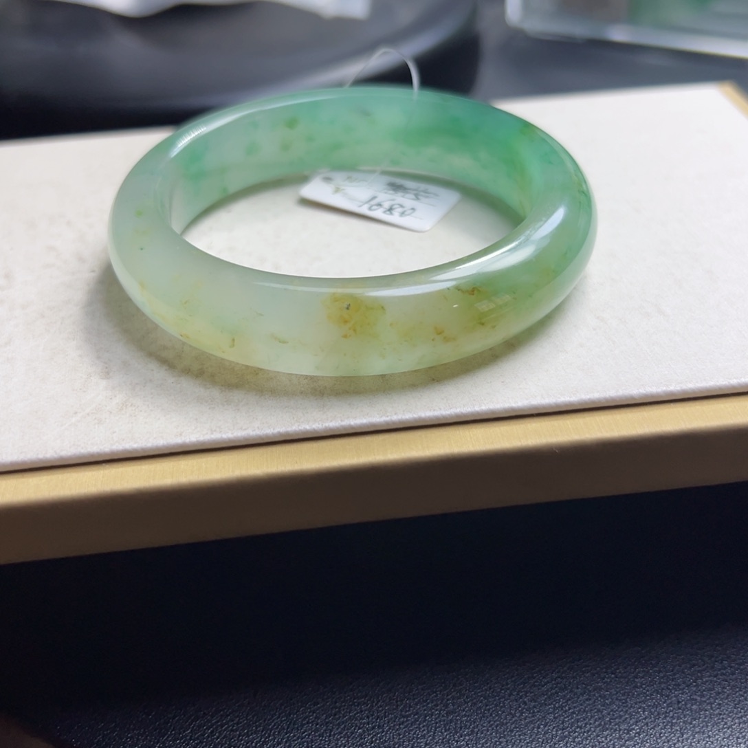 石英质玉手镯未镶嵌56