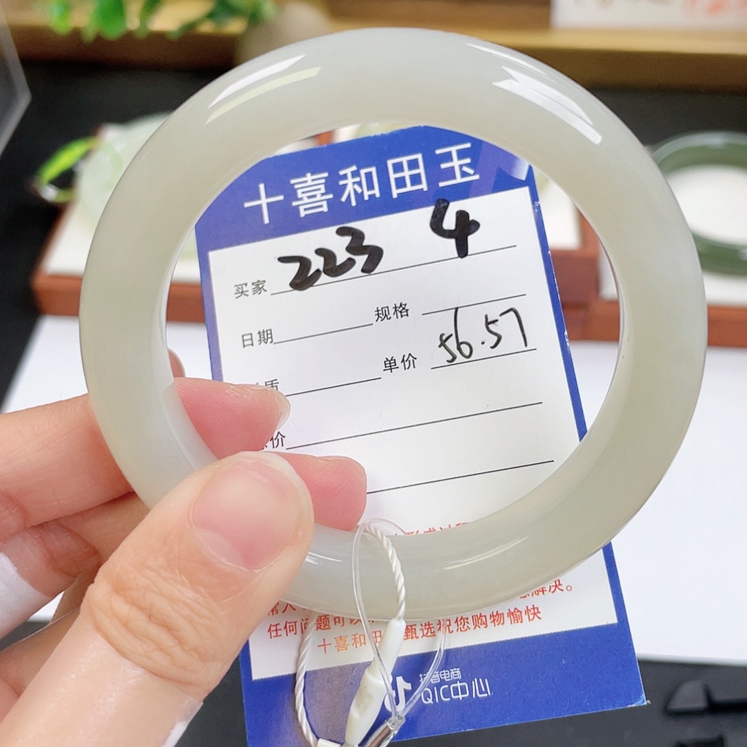 和田玉手镯未镶嵌