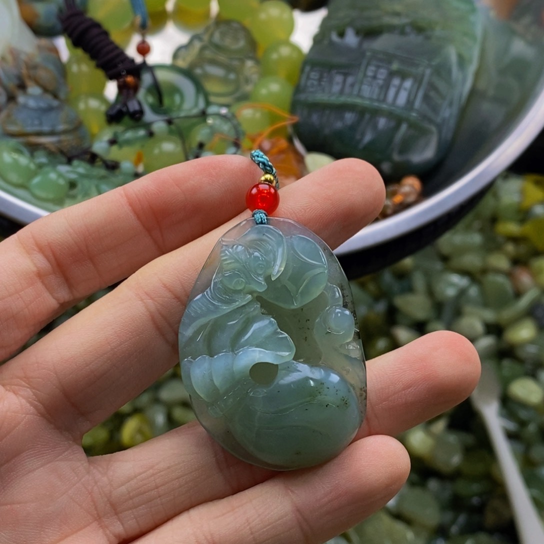 蛇纹石玉颈饰未镶嵌