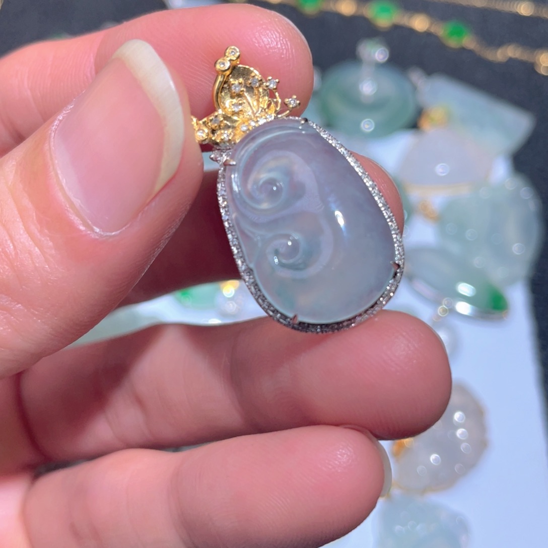 翡翠颈饰18K金镶嵌翡翠