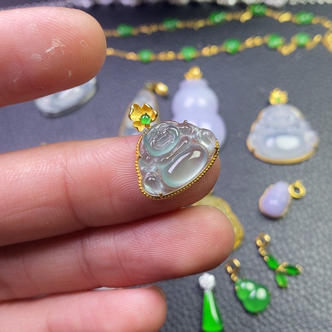 颈饰18K金镶嵌翡翠