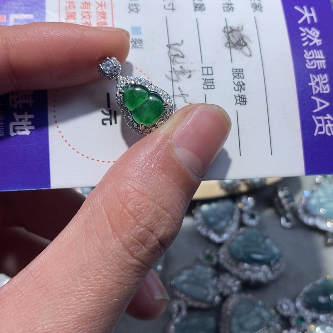 翡翠项链未镶嵌翡翠