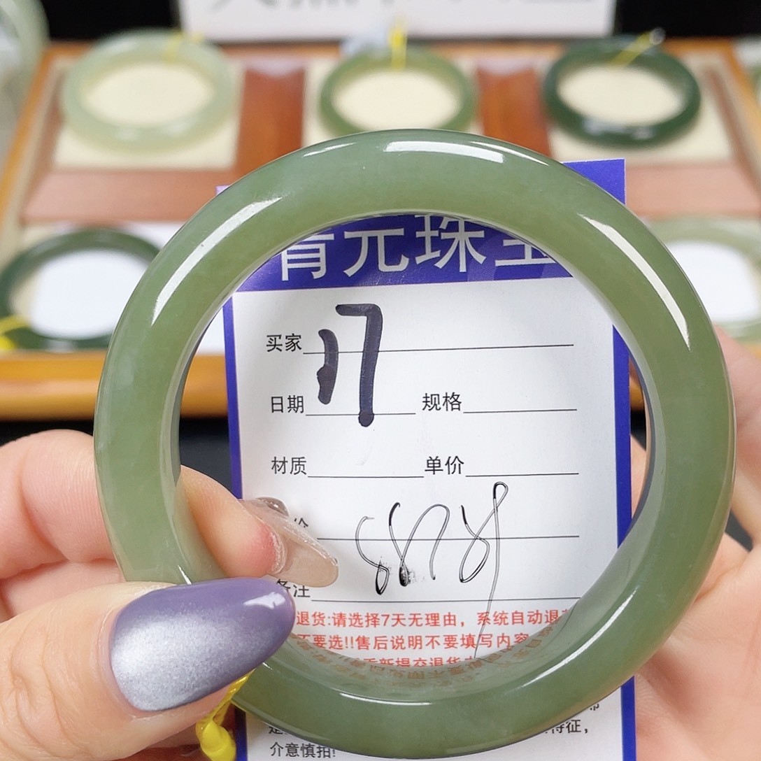 和田玉手镯未镶嵌
