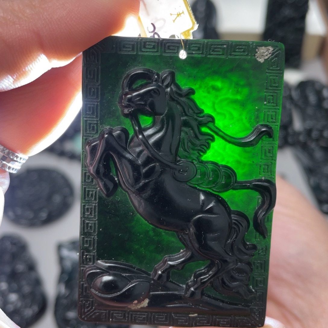 蛇纹石玉未镶嵌吊坠