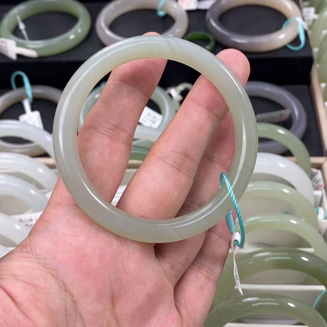 和田玉手镯未镶嵌5556