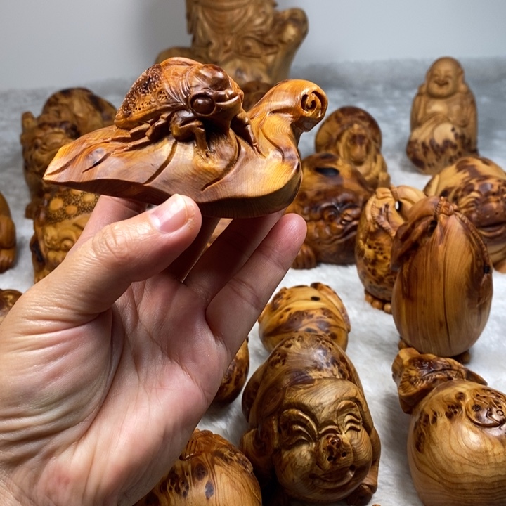 柏木（崖柏）手工雕一鸣惊人蝉