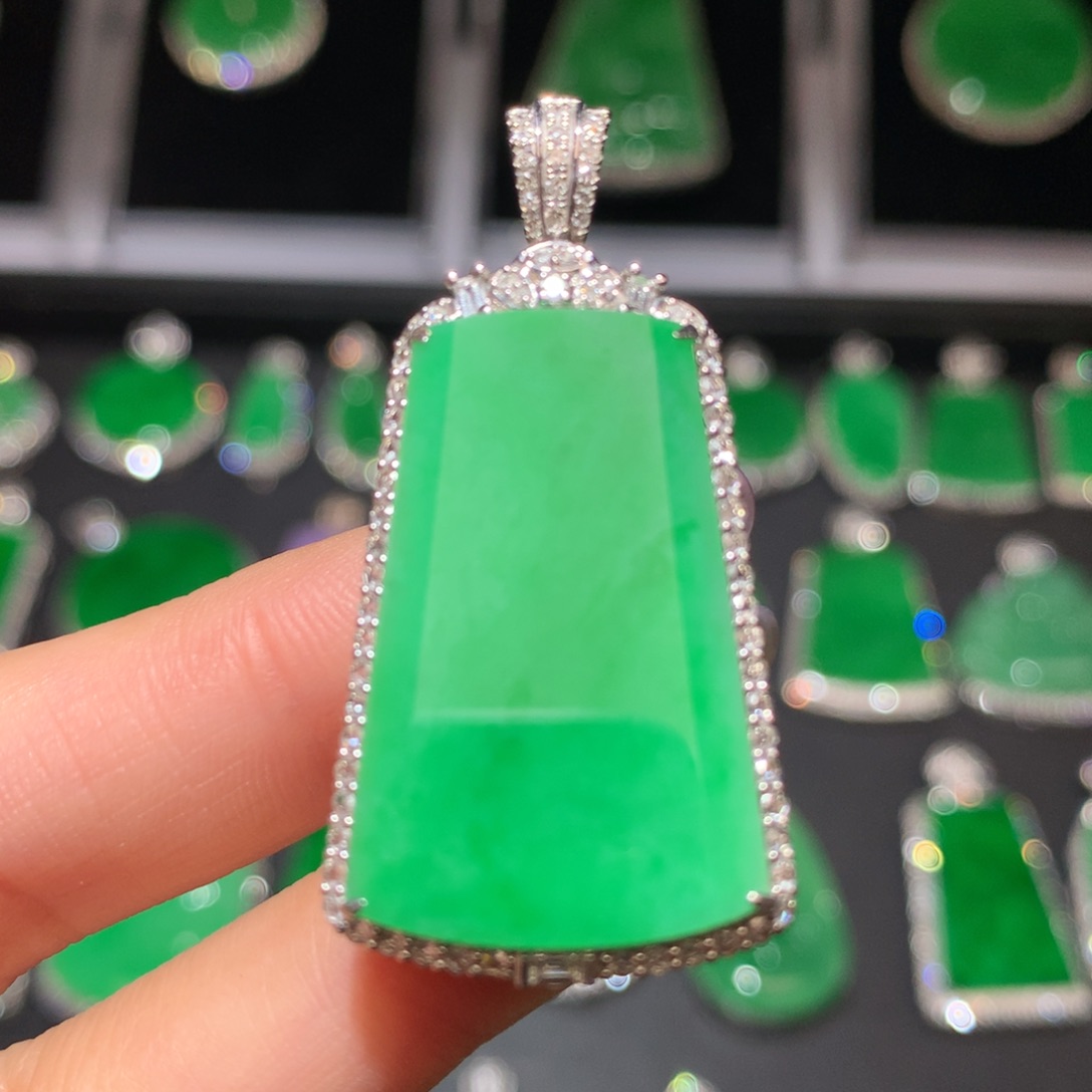 翡翠颈饰18K金镶嵌翡翠