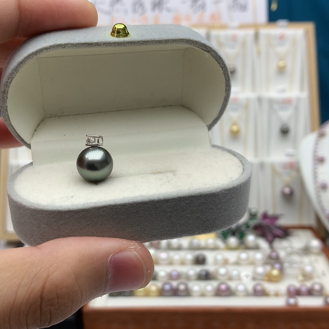 18K金镶嵌吊坠(赠链)海水珍珠