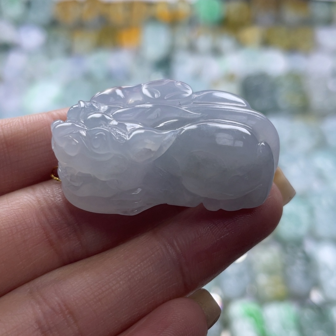 翡翠未镶嵌颈饰貔貅