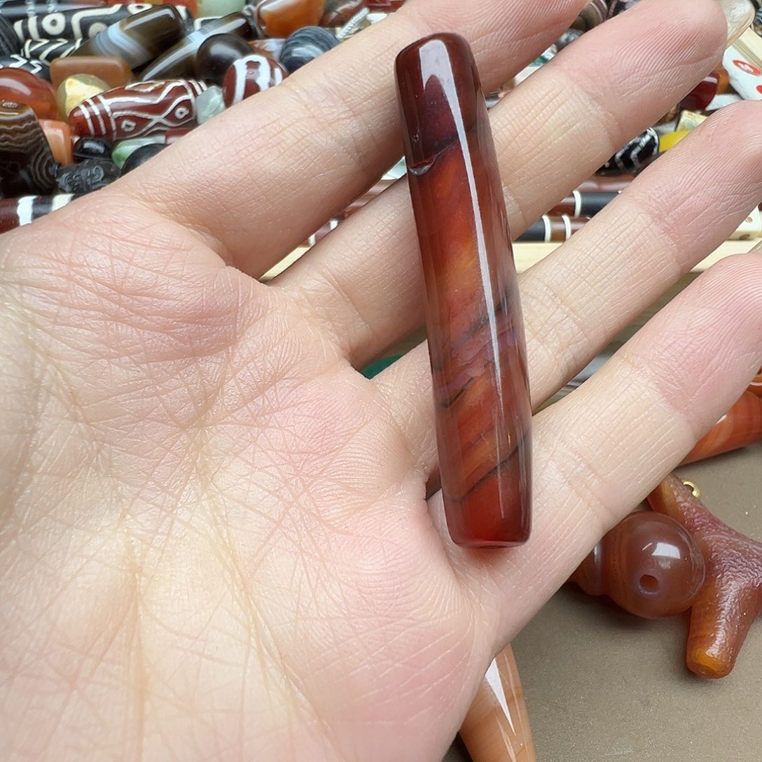 一***，玛瑙/玉髓未镶嵌珠宝半成品有裂