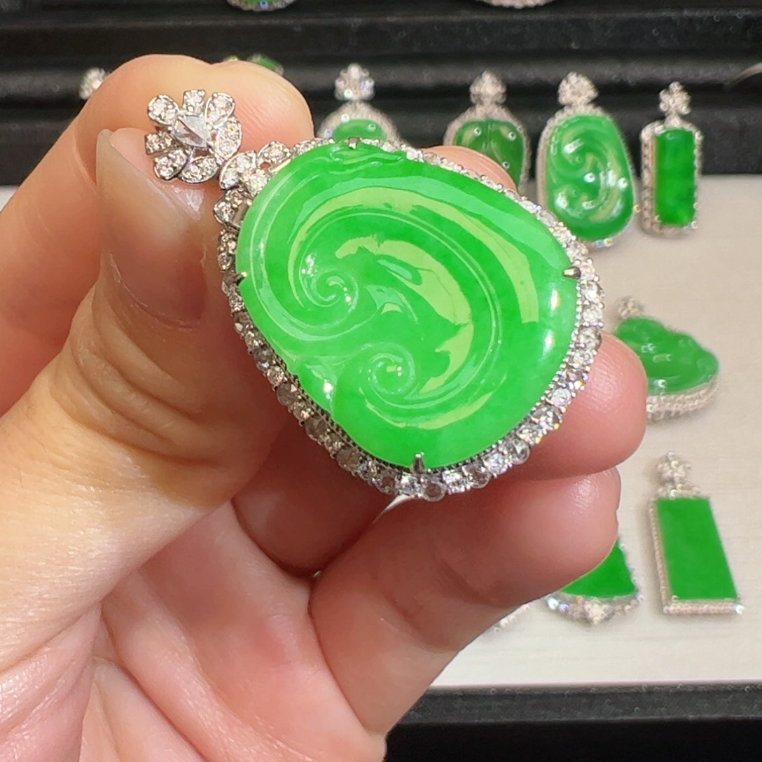 翡翠吊坠(不含链)18K金镶嵌