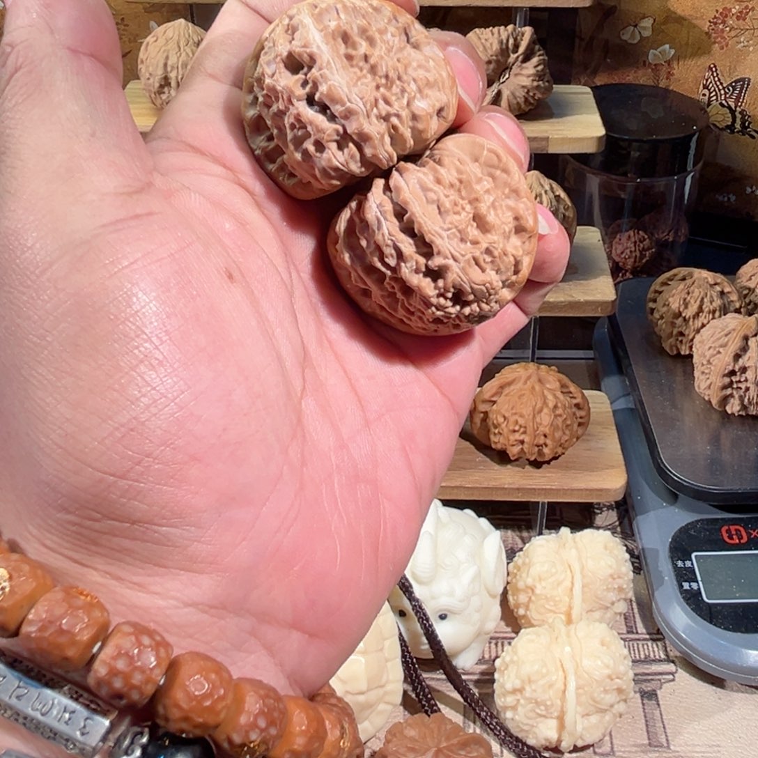 把件文玩核桃有修三角白