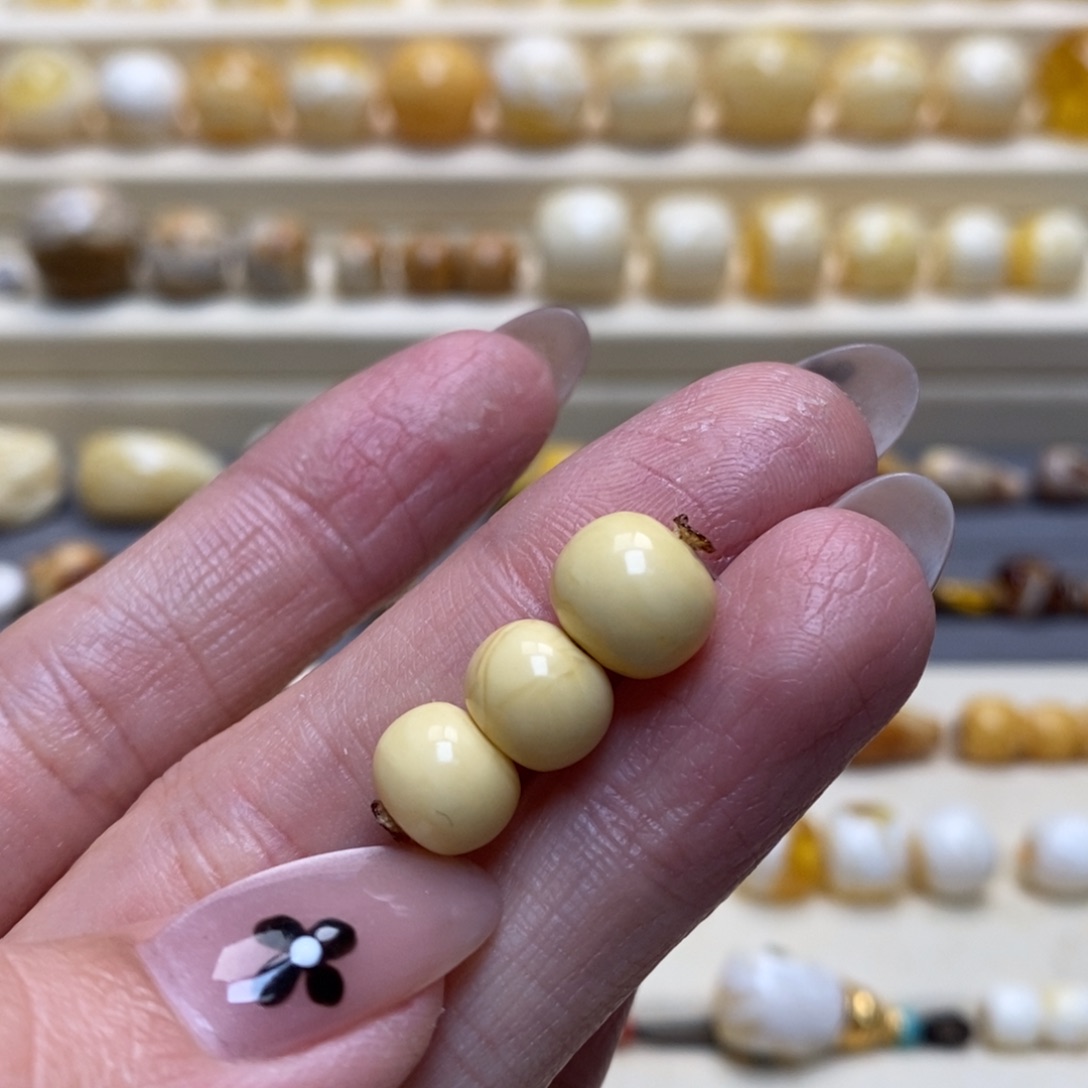 未镶嵌琥珀珠宝奇石