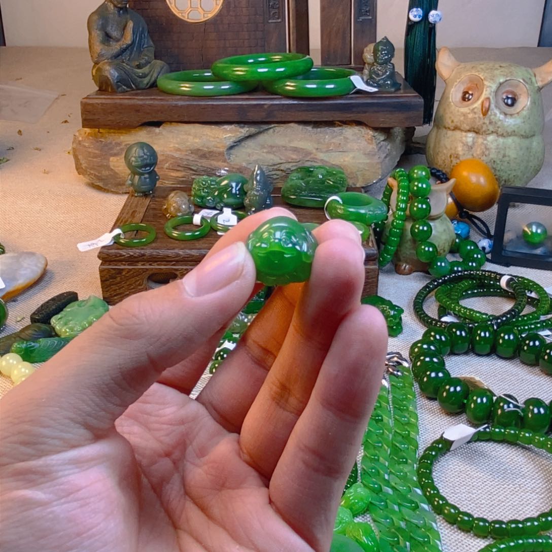 和田玉颈饰未镶嵌蓝**锅