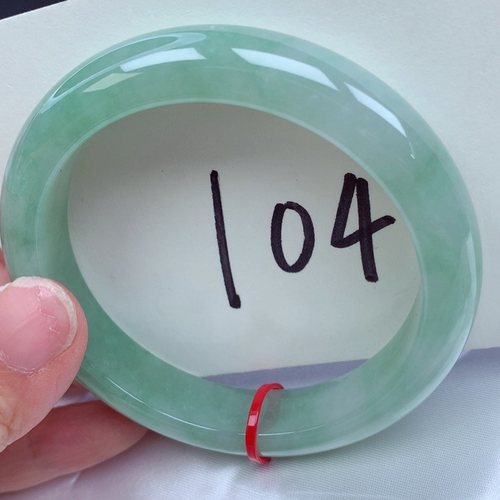 翡翠手镯未镶嵌翡翠