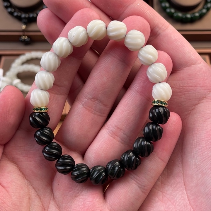 和田玉未镶嵌手链