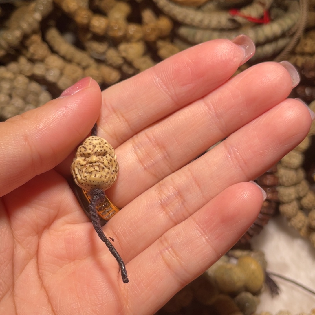 坚***曾吊坠星月菩提四颗配饰