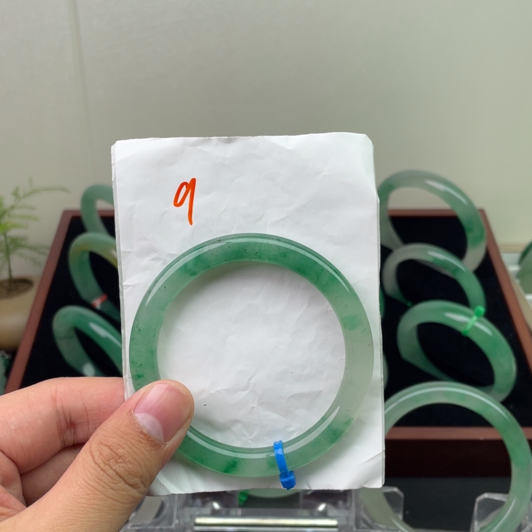 石英质玉（非洲翠）未镶嵌手镯9-55