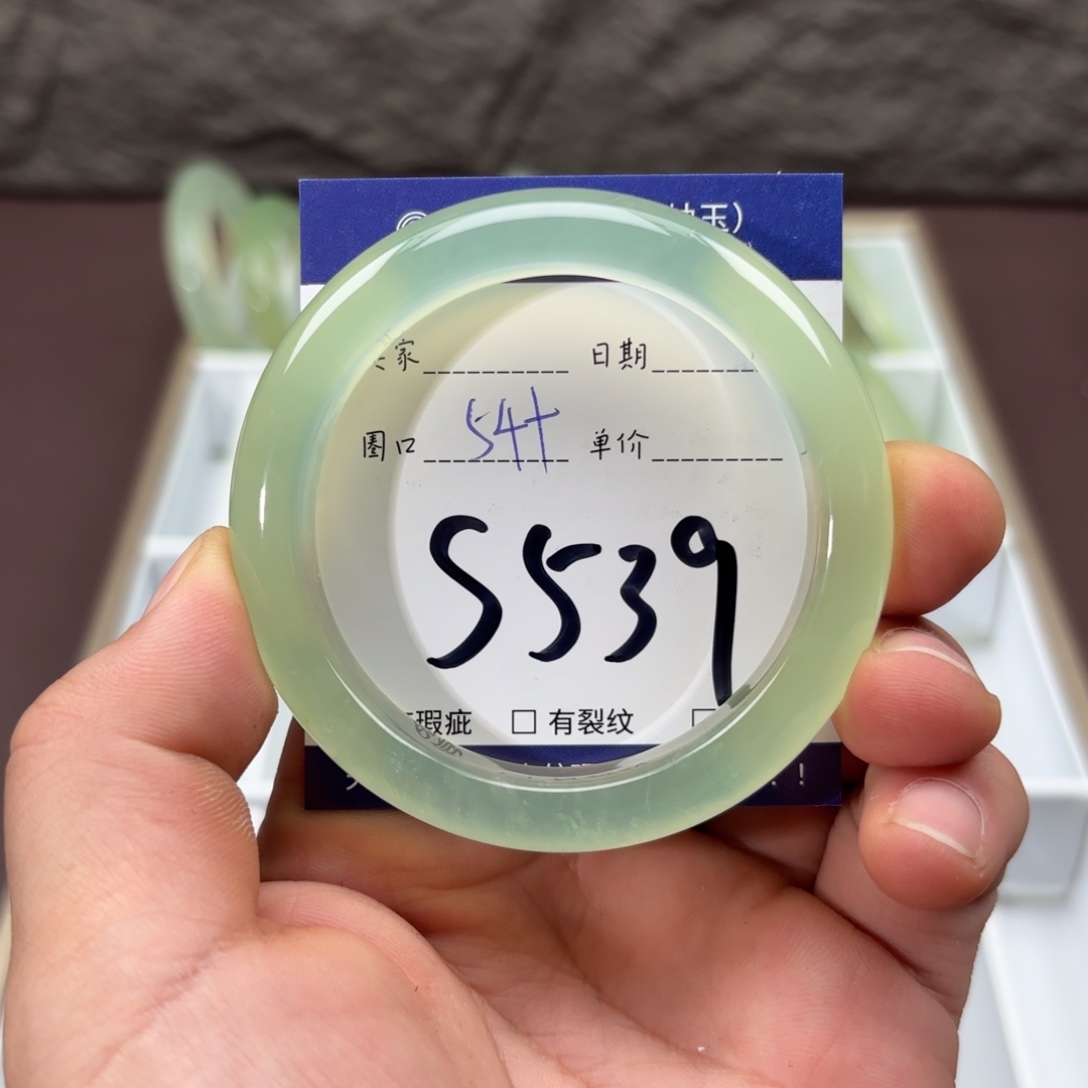 岫玉未镶嵌手镯手镯