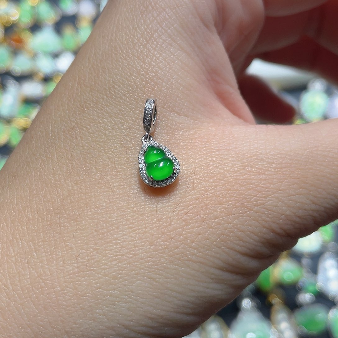 翡翠颈饰18K金镶嵌天然翡翠18kA货