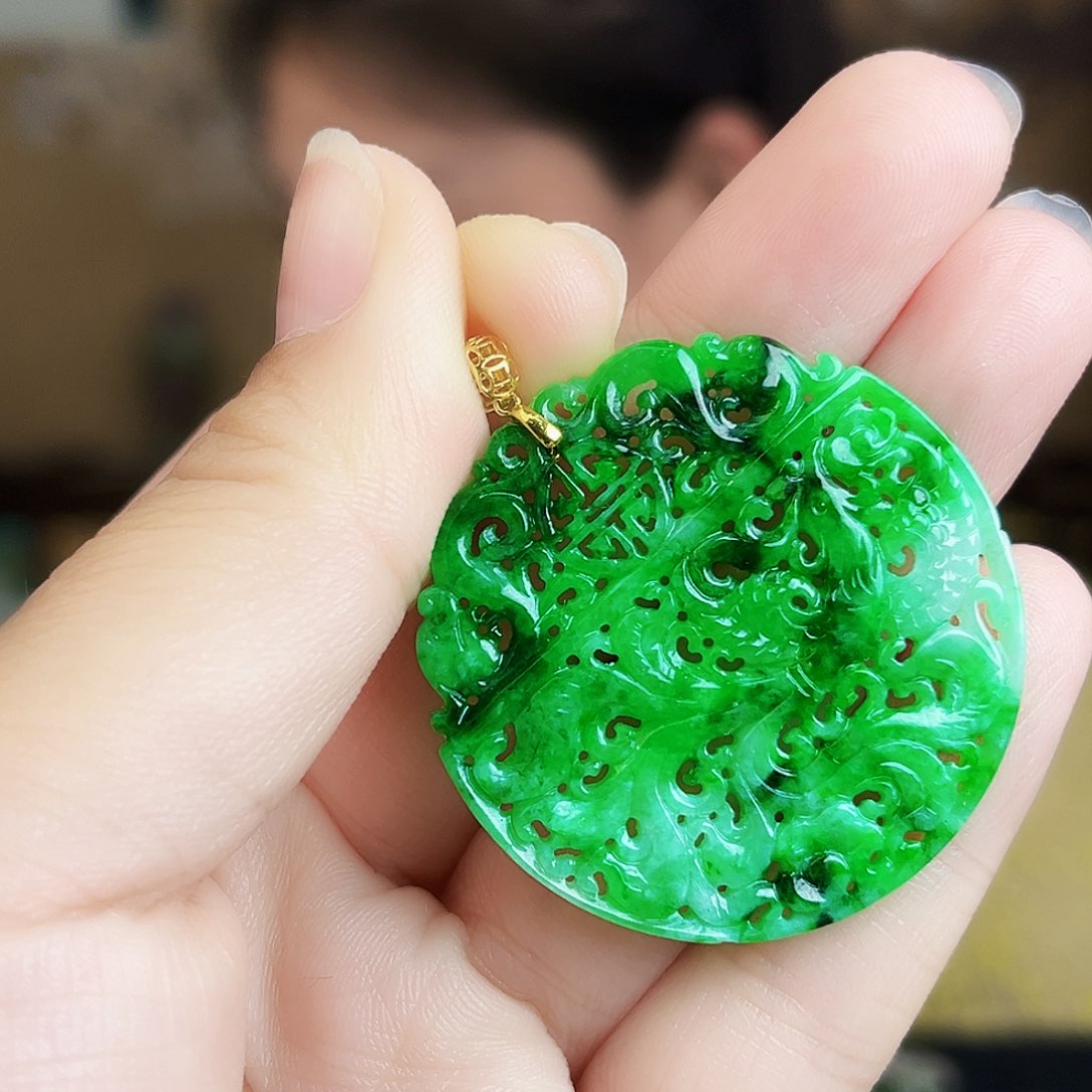 翡翠18K金镶嵌颈饰多样性