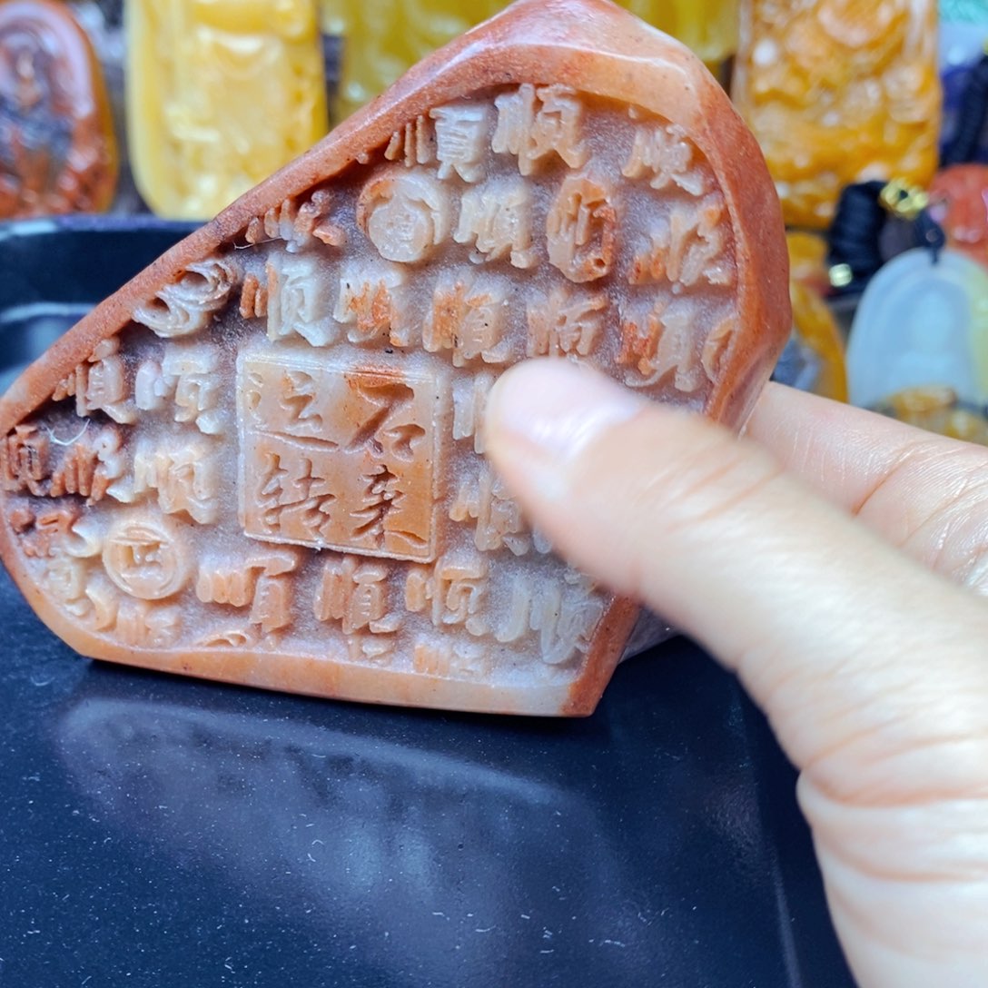 石英质玉（黄龙玉）未镶嵌颈饰