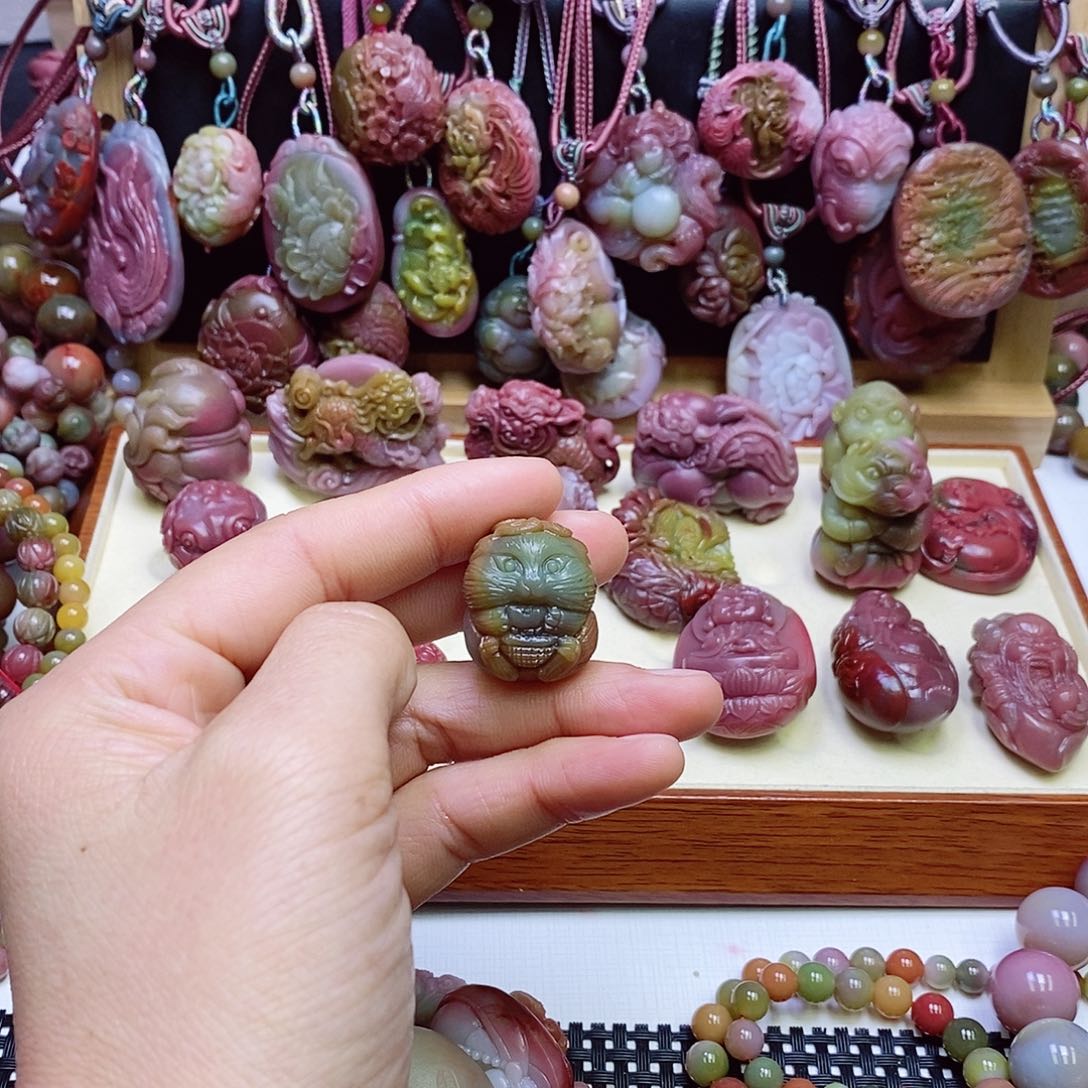 玛瑙/玉髓盐源玛瑙吊坠未镶嵌